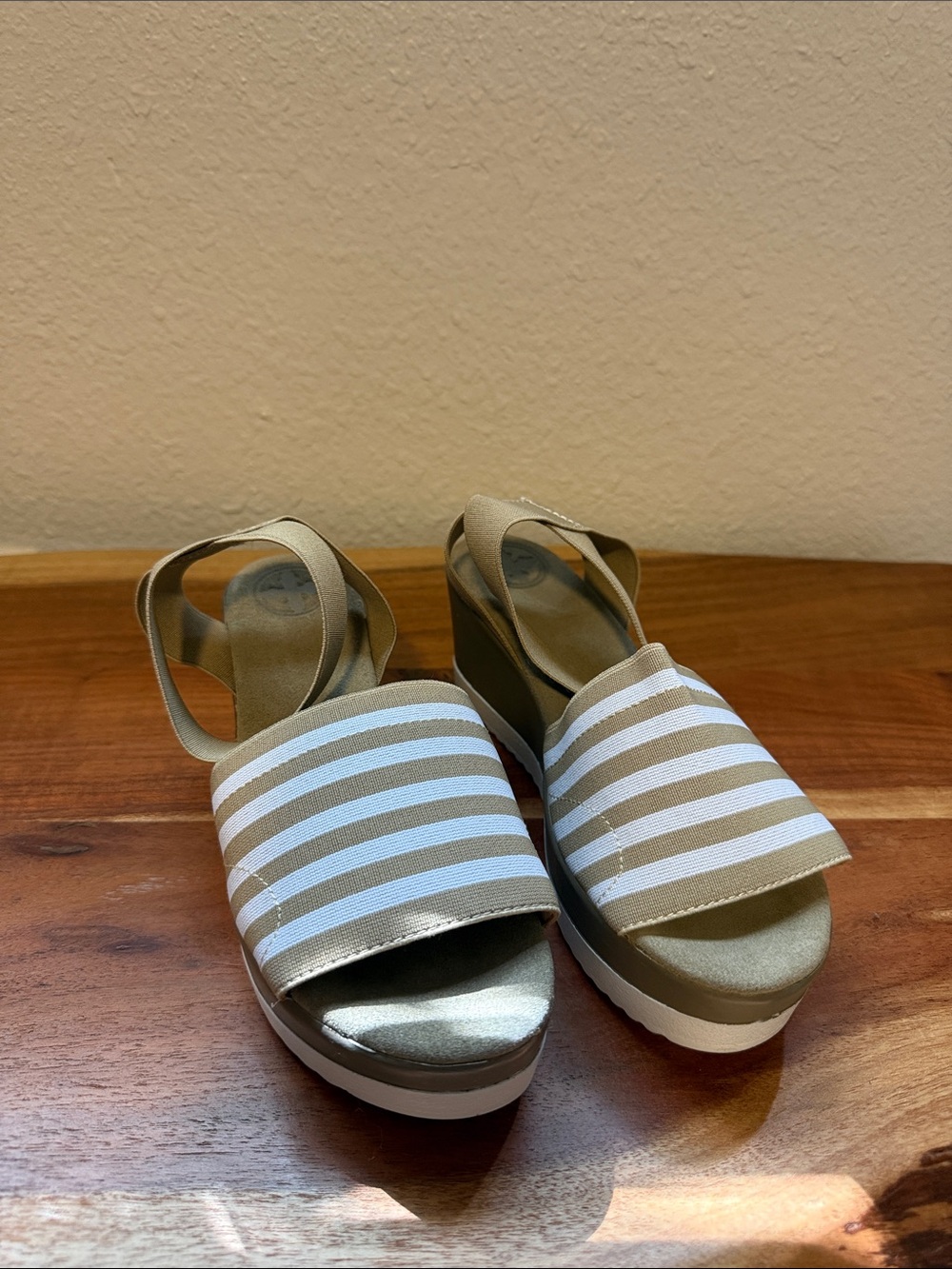 CHARLESTON SHOE CO. Striped Wedge Sandals in Beige and White